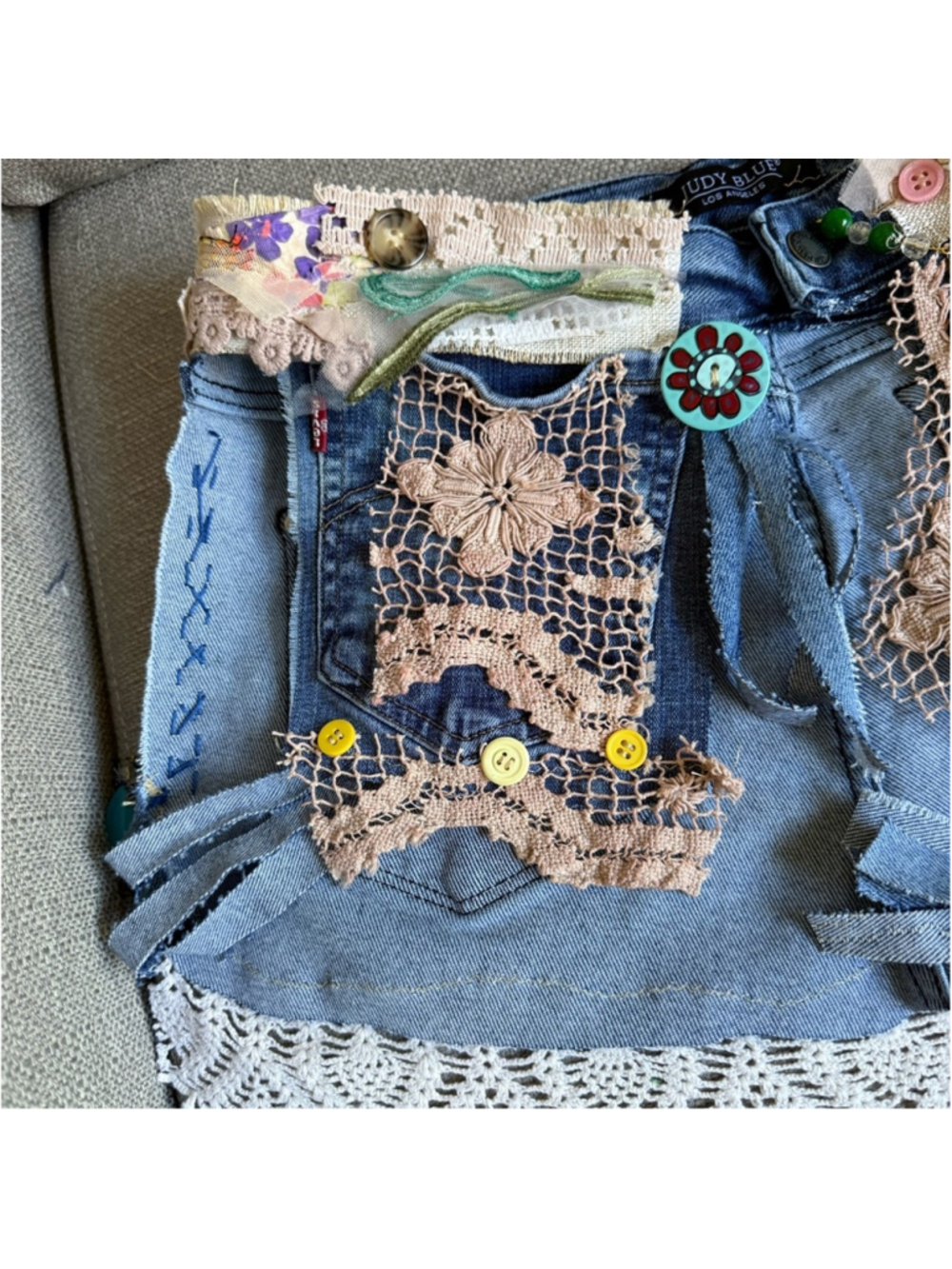 Hand Crafted Denim Belt Upcycled with Laces and Embroidered by hand Size 31 - Picture 11 of 12